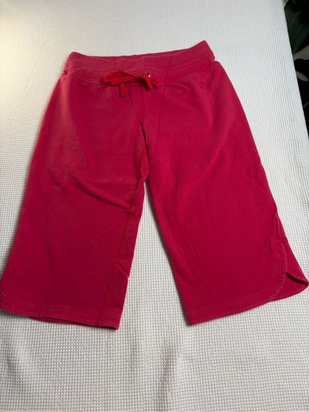 Vintage Lululemon Women’s Fuchsia Drawstring Casual Shorts
